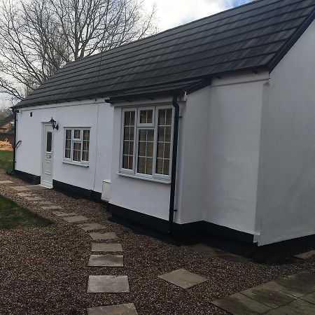 Manor Bungalow Walsall Eksteriør billede